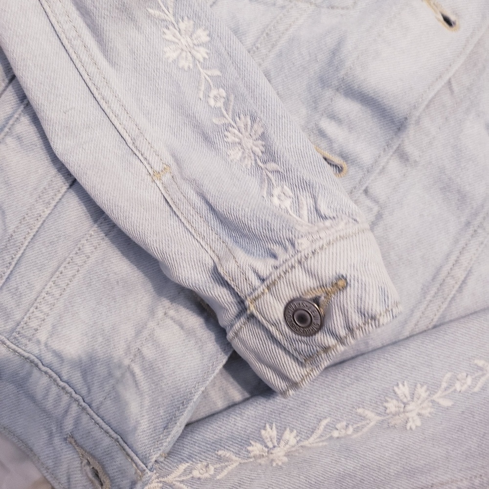 LEVIS Original Trucker Jean Jacket Womens NWT - Picture 2 of 3